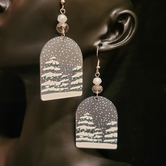 2/$20 X-Mas Resin Gray Earrings - Picture 4 of 4